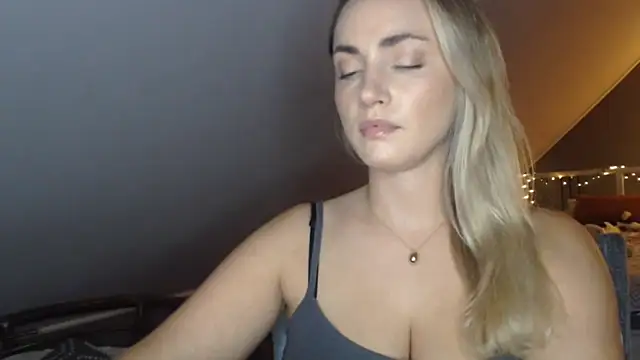 ScarlettSensitive online show from July 31, 2026, 8:17 pm