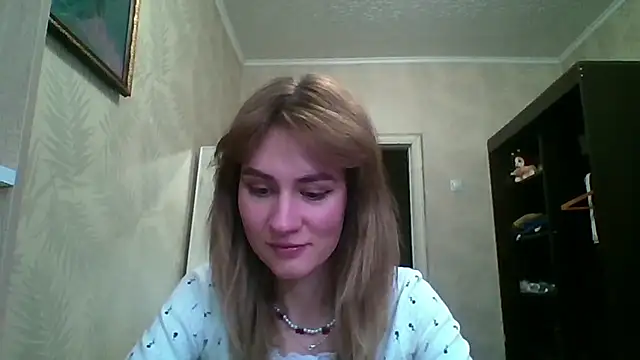 ElenoreHolguin online show from April 21, 2026, 9:05 am