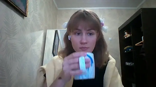 ElenoreHolguin online show from April 25, 2026, 3:20 pm