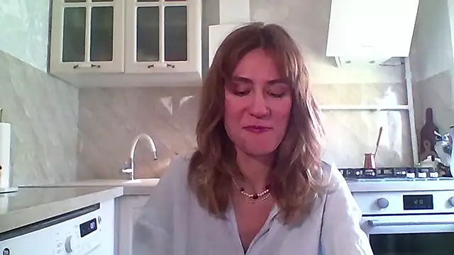 ElenoreHolguin online show from April 17, 2026, 9:12 am