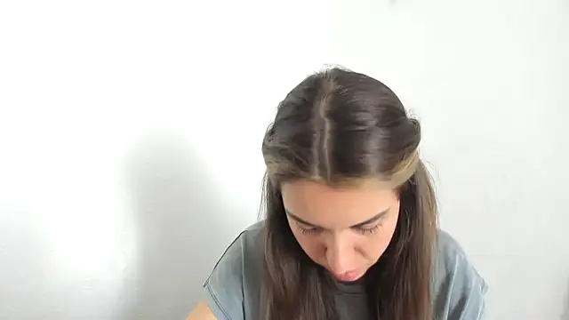 summmmersky1 online show from March 28, 2026, 8:37 am