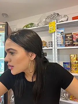 Snapshot of Bella-Ferrer chatting on July 2, 2026, 6:25 pm Bella-Ferrer online show from July 2, 2026, 6:25 pm