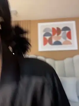 Bella-Ferrer online show from April 17, 2026, 6:44 pm