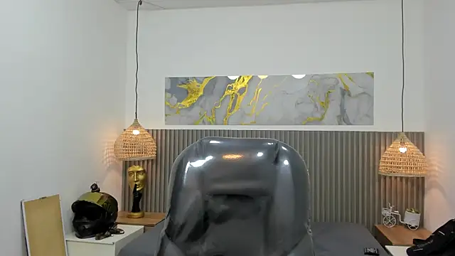 AlessandroFranco online show from April 29, 2026, 1:37 pm