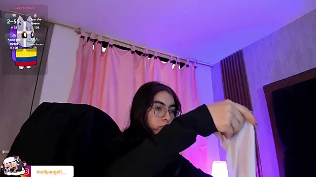 Snapshot of Molly_A chatting on June 27, 2026, 2:45 pm Molly A online show from June 27, 2026, 2:45 pm