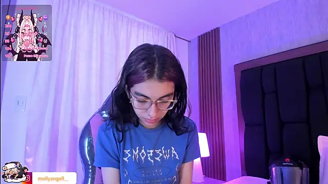 Snapshot of Molly_A chatting on August 8, 2026, 3:08 pm Molly A online show from August 8, 2026, 3:08 pm