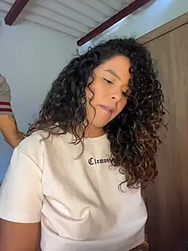 Twoshotsparty420 online show from April 21, 2026, 4:57 pm