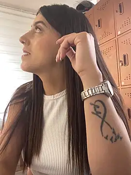 Electra Pinkk online show from April 29, 2026, 1:59 pm