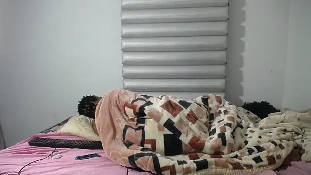 JoycyQueen online show from April 25, 2026, 1:41 pm