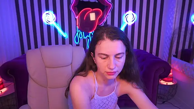 LittleJulii online show from July 27, 2026, 2:02 pm