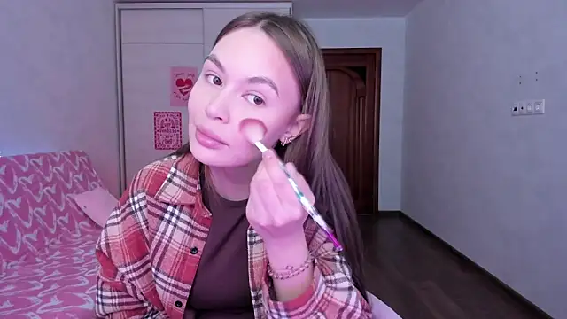 kittiangel00 online show from April 22, 2026, 4:19 am