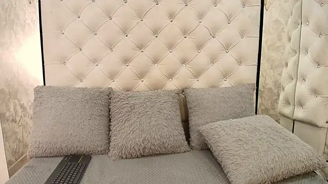LadyMiax online show from July 8, 2026, 4:02 am