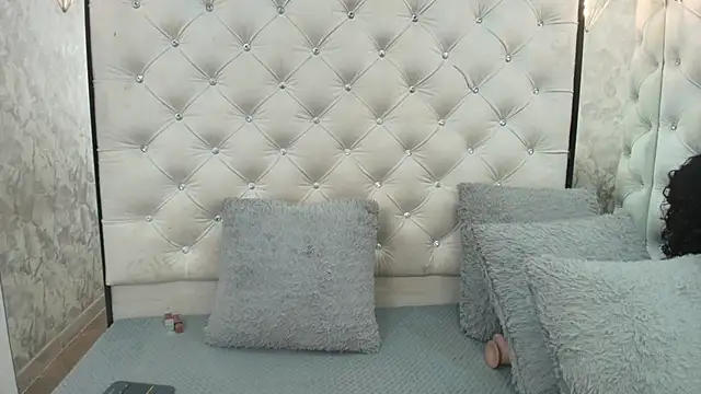 LadyMiax online show from July 10, 2026, 4:12 am