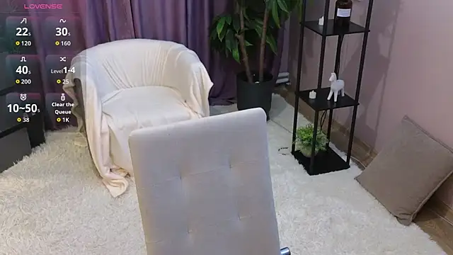 BlondeLina online show from April 19, 2026, 4:57 am