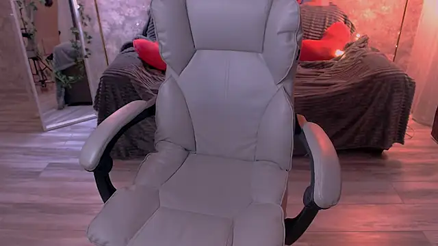 DaisyBloomm online show from March 13, 2026, 2:22 pm