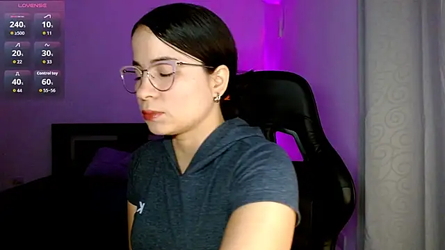 JenyRose online show from April 24, 2026, 6:43 pm