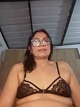 HOT LATINA20 online show from July 8, 2026, 2:24 am