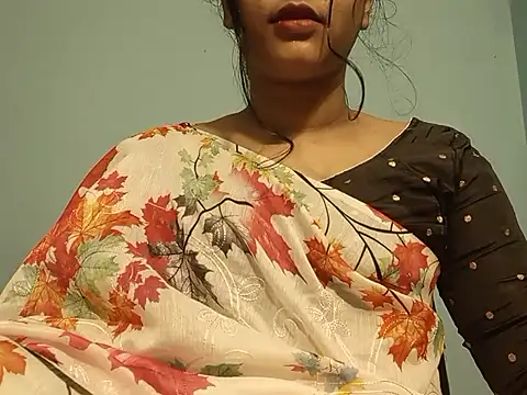 Emma 4433 online show from April 13, 2026, 4:44 pm