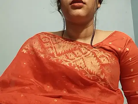 Emma 4433 online show from April 15, 2026, 5:28 pm