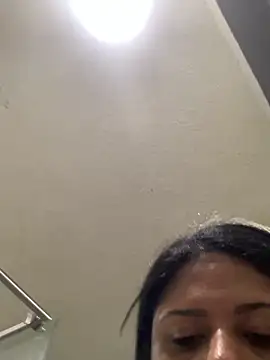  SaraWilliams1  online show from April 29, 2026, 11:58 am