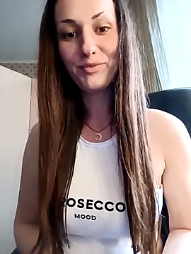 LunaCrystall online show from May 8, 2026, 4:00 pm