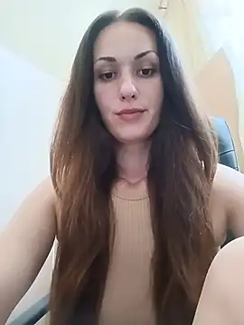Snapshot of LunaCrystall chatting on July 1, 2026, 10:37 am LunaCrystall online show from July 1, 2026, 10:37 am