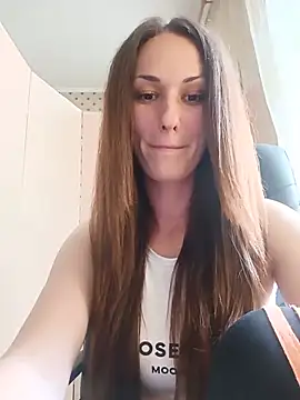 Snapshot of LunaCrystall chatting on May 28, 2026, 2:12 pm LunaCrystall online show from May 28, 2026, 2:12 pm