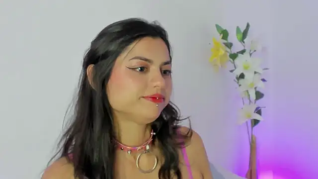 Snapshot of Zoee_Kravitz chatting on May 6, 2026, 11:42 pm Zoee Kravitz online show from May 6, 2026, 11:42 pm