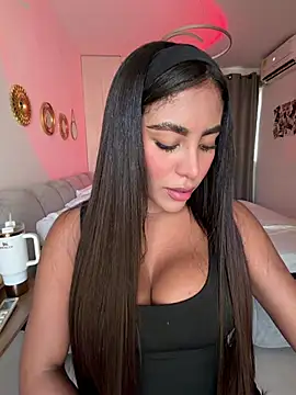 Snapshot of SaraValentina11 chatting on April 13, 2026, 6:34 pm SaraValentina11 online show from April 13, 2026, 6:34 pm