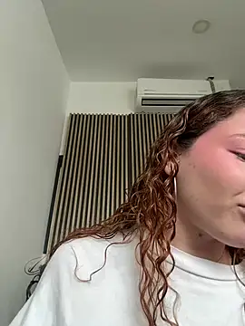Snapshot of AphroditeSweett chatting on May 2, 2026, 8:58 pm AphroditeSweett online show from May 2, 2026, 8:58 pm
