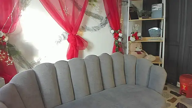 AphroditeSweett online show from April 16, 2026, 9:39 pm