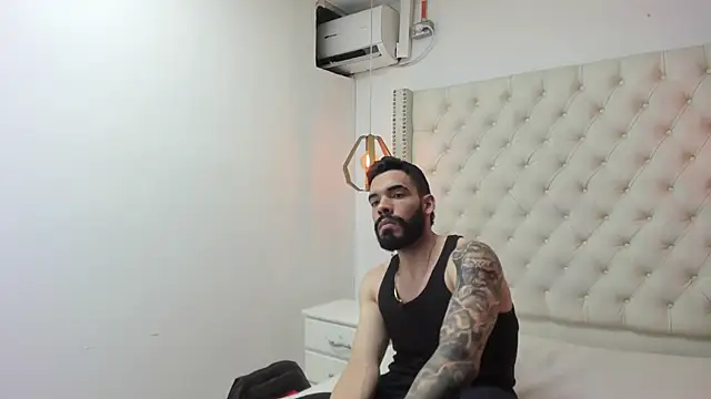 JEAN LEWIS2 online show from April 13, 2026, 8:13 pm