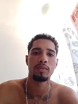 Snapshot of Vilao_18 chatting on April 26, 2026, 12:57 pm Vilao 18 online show from April 26, 2026, 12:57 pm