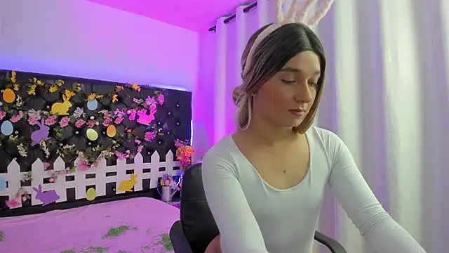 BellaRoge online show from April 6, 2026, 5:19 am