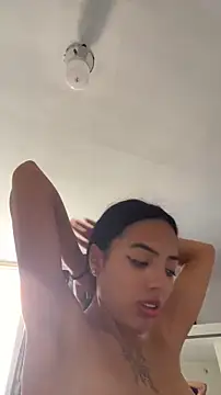 sylphiee  online show from April 25, 2026, 8:17 pm