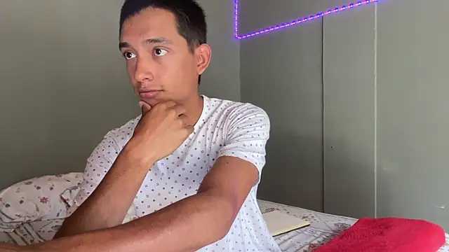 BrownBoyLover01 online show from March 11, 2026, 5:18 pm