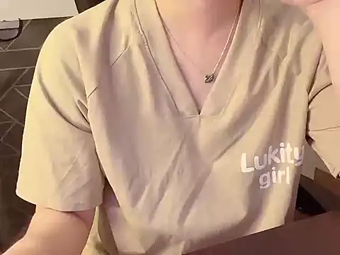 hunhun122 online show from April 14, 2026, 4:01 pm