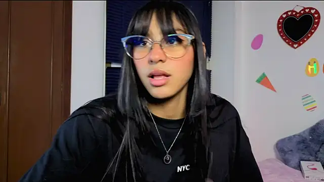 PaulaCutexs online show from April 20, 2026, 3:53 am