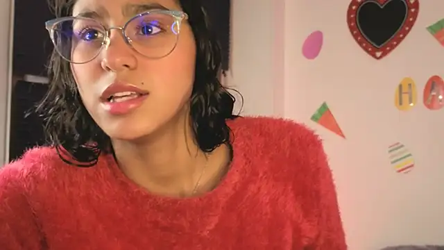 PaulaCutexs online show from April 5, 2026, 4:08 am