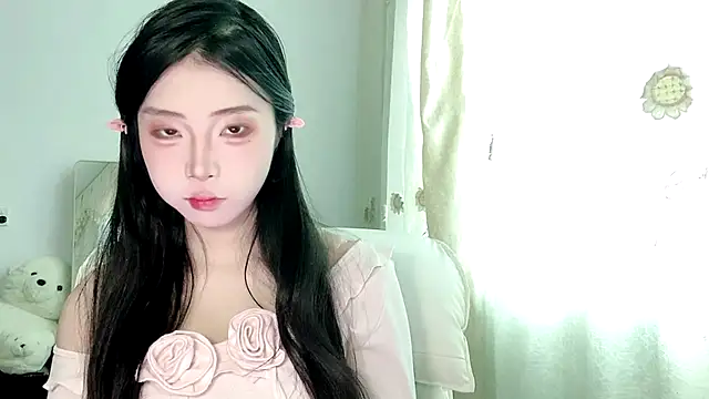 yiyibaby2026 online show from May 8, 2026, 2:15 am