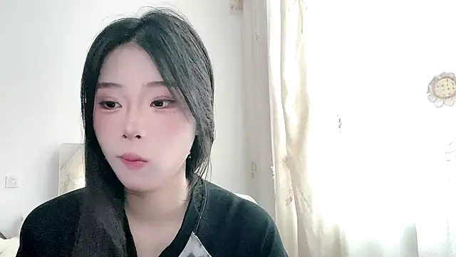 yiyibaby2026 online show from May 13, 2026, 2:29 am