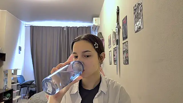 Snapshot of KateMiragee chatting on May 18, 2026, 9:36 am KateMiragee online show from May 18, 2026, 9:36 am