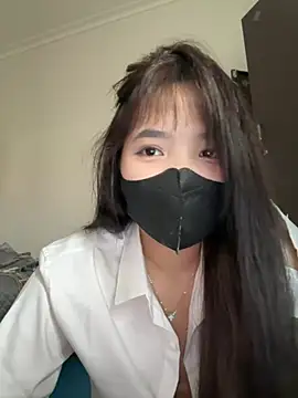 VyVy18 online show from April 20, 2026, 8:06 am