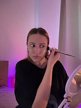 EvaRyen  online show from April 18, 2026, 3:36 pm