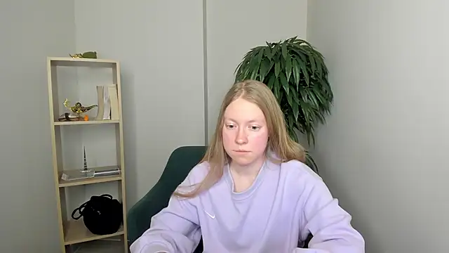 LashandaDevoto online show from March 15, 2026, 9:05 am