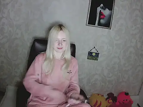 Snapshot of SilkMuseX chatting on March 18, 2026, 6:31 pm SilkMuseX online show from March 18, 2026, 6:31 pm