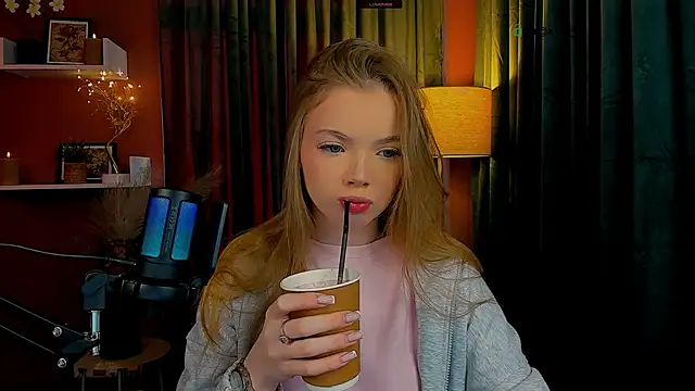 maddy moah online show from April 27, 2026, 5:27 am