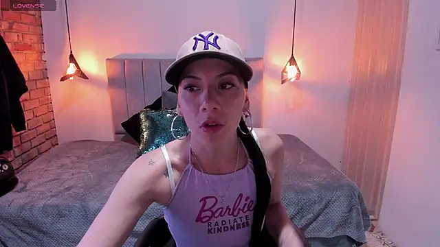 Abril Fox   online show from April 22, 2026, 8:37 pm