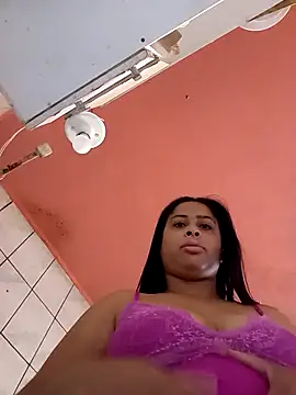 gatinha20257 online show from May 2, 2026, 1:38 pm