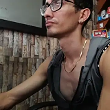 jhosuamoore online show from April 28, 2026, 8:02 pm